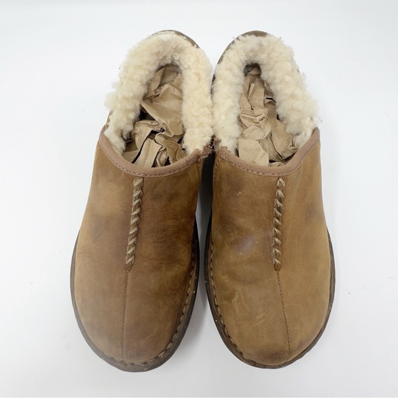 UGG Bettey Shearling Lined Clogs - Picture 3 of 10